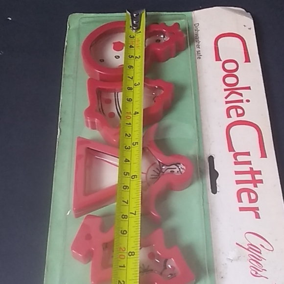 Vintage 1972 Christmas Cookie Cutter set - Picture 6 of 7